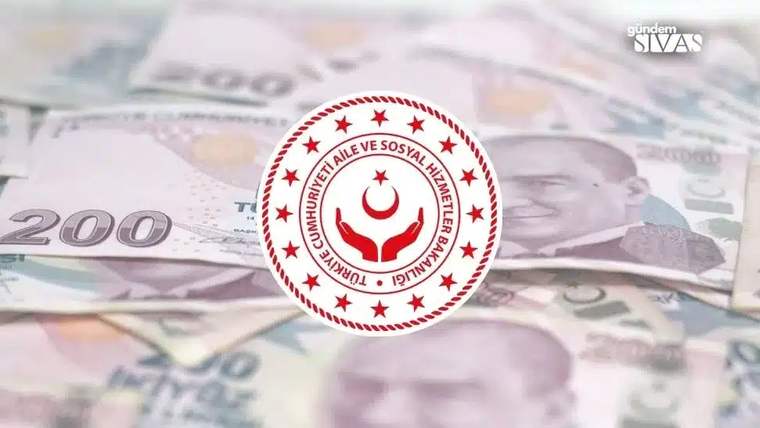 Türk bayrağı ve Atatürk resmi bulunan 200 TL banknotların üzerinde Aile ve Sosyal Hizmetler Bakanlığı logosu.