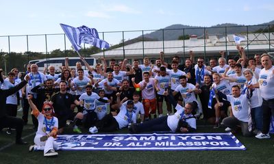 Dr. Alp Milasspor, şampiyonluk kupasını kaldırdı! - Birlik Haber Ajansı