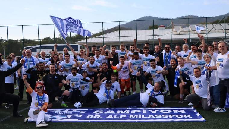 Dr. Alp Milasspor, şampiyonluk kupasını kaldırdı! - Birlik Haber Ajansı