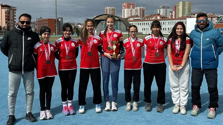 Beypazarı’nda eğitim gören öğrenciler atletizm yarışmalarına katıldı - Birlik Haber Ajansı