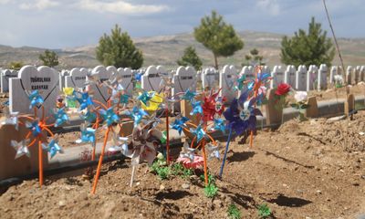 Sivas bebek mezarlığı kalp şeklindeki taşlarıyla ziyaretçileri duygulandırıyor
