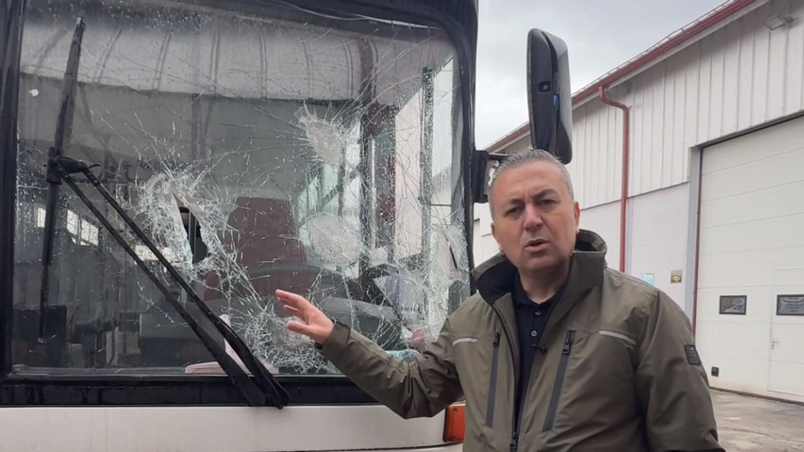 Sivas’ta Belediye Otobüsüne Zarar Veren Şüpheli Yakalandı: Başkan Uzun’dan Emniyete Teşekkür