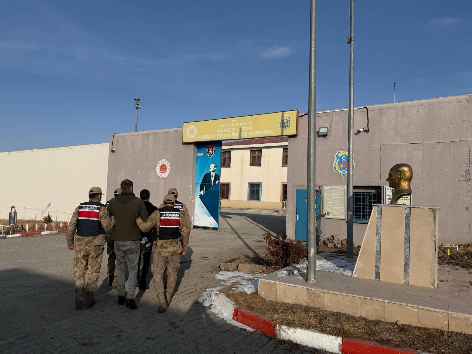 Kars'ta JASAT tarafından arananlar operasyonla yakalandı - Birlik Haber Ajansı