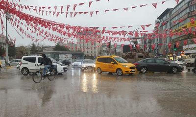 Van’da yağmur yağdı, kent yine sele teslim oldu! - Birlik Haber Ajansı