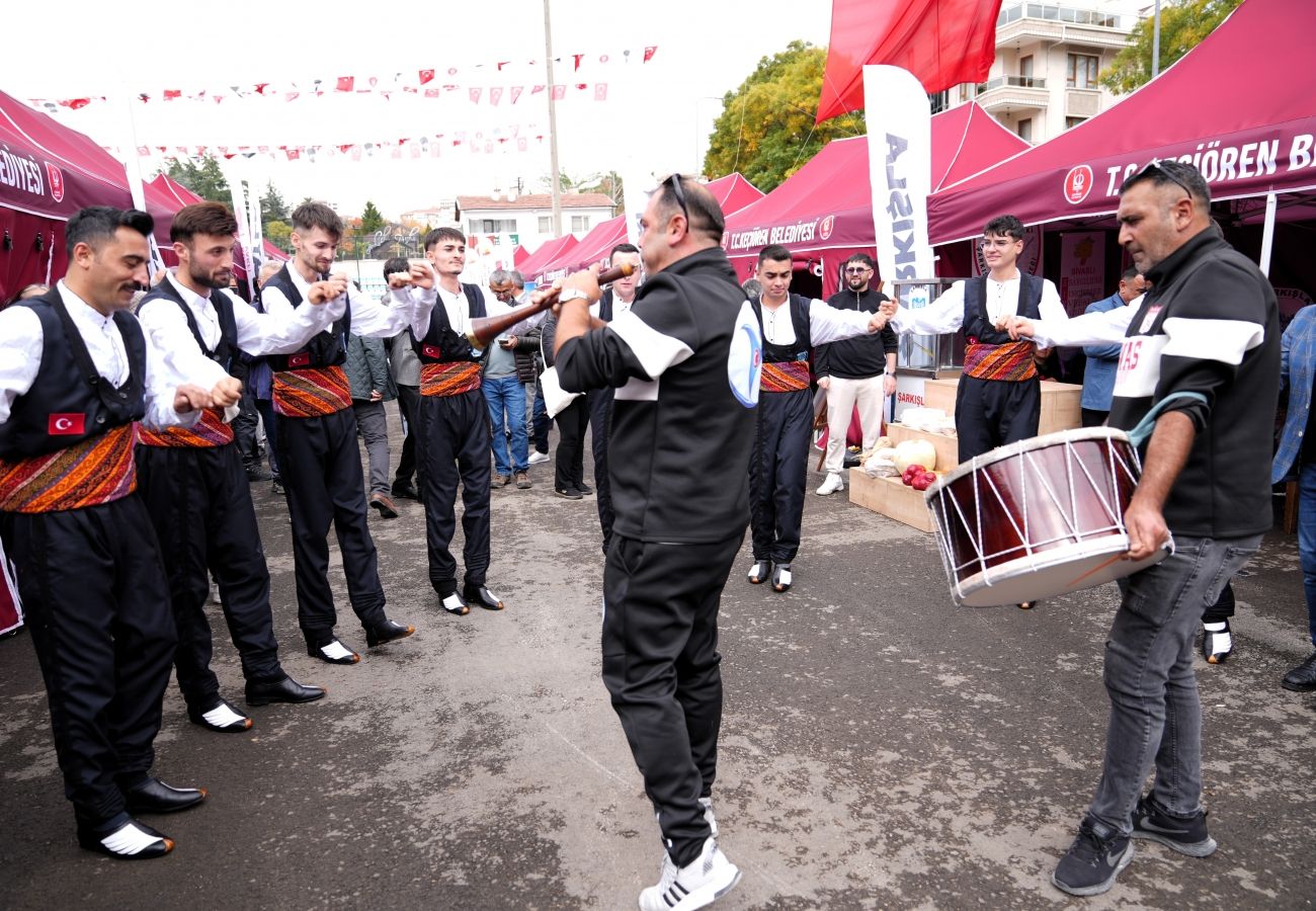 Anadolu'nun Kapısı Ankara'da Açıldı: Keçiören Fatih Stadı'nda Coşkulu Sivas Günleri Başladı!
