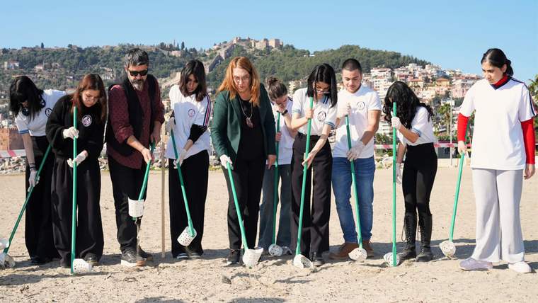 Alanya'da dört mevsim temiz deniz - Birlik Haber Ajansı