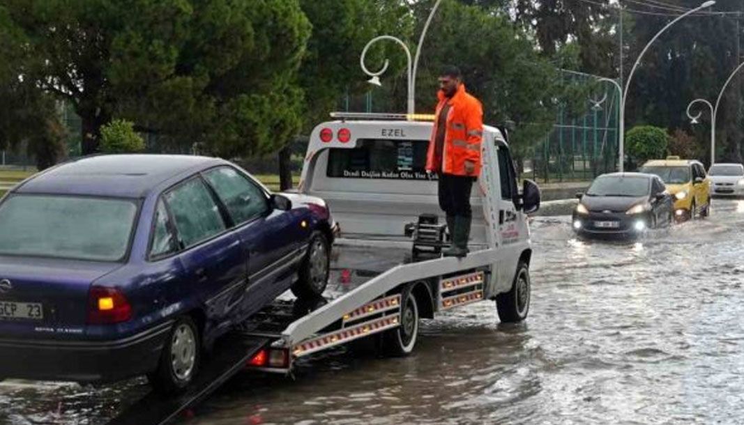 Antalya'nın gözde turizm merkezi Belek'te su baskını! - Birlik Haber Ajansı