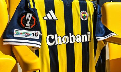 Fenerbahçe, Adidas ve Fenerium İş Birliğiyle Hazırlanan Çubuklu Formayla Sahada