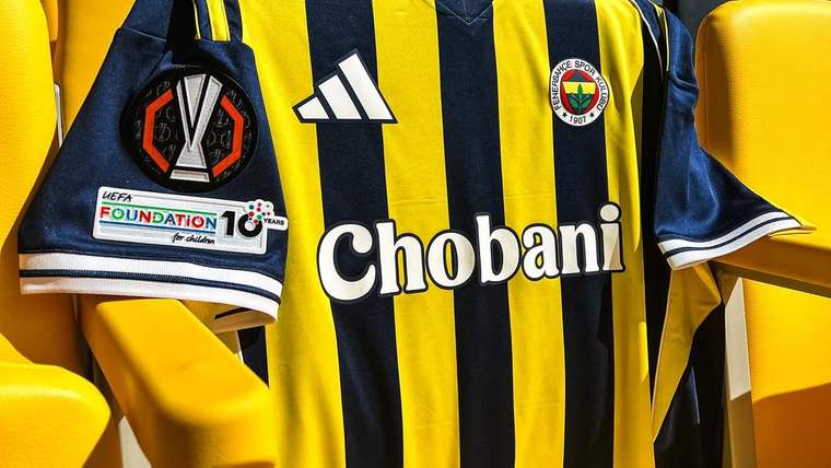 Fenerbahçe, Adidas ve Fenerium İş Birliğiyle Hazırlanan Çubuklu Formayla Sahada