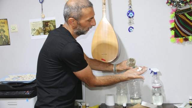 Sivaslı Jeoloji Mühendisi Bitkiler ve Mineralleri Birleştirerek Doğal Koku Üretti