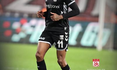 Sivasspor, Queensy Menig ile Yollarını Ayırdı