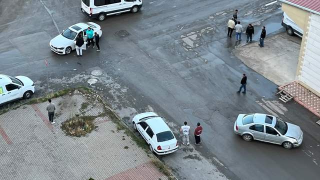 Sivas’ta Aynı Kavşakta Bir Kaza Daha: 3 Araç Hasarlı