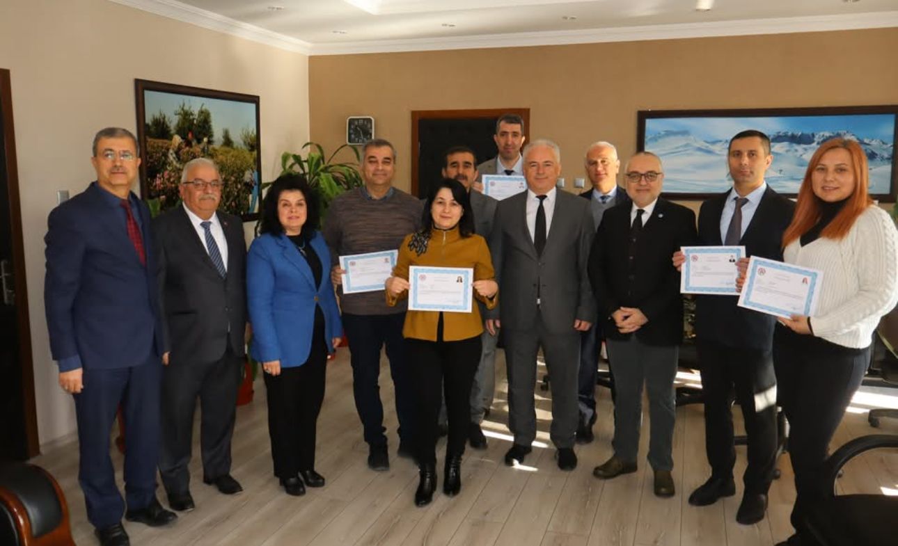 Isparta İl Özel İdaresi'nde başarılı personellere ödül - Birlik Haber Ajansı
