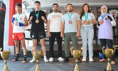 Sivaslı Kick Boksçular Dünya Kupası’nda Tarih Yazdı: 4 Kupa ve 5 Madalya ile Döndüler