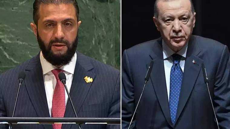 Bir kişi BM Genel Kurulu'nda konuşma yaparken, diğer kişi sahnede dinliyor.