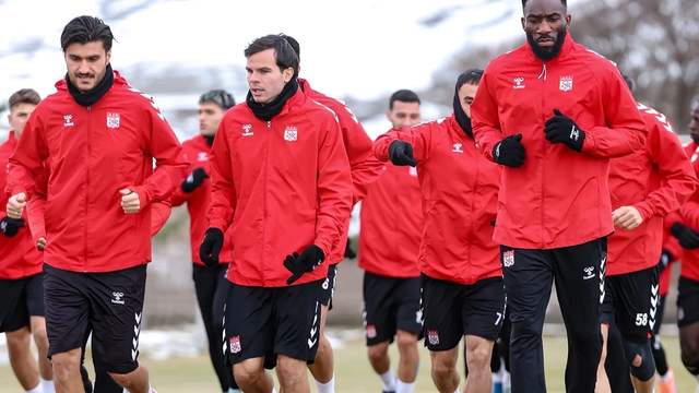 Özbelsan Sivasspor Sarıyer Deplasmanı İçin Sahaya İndi: Yiğidolar Kritik Maça Kilitlendi