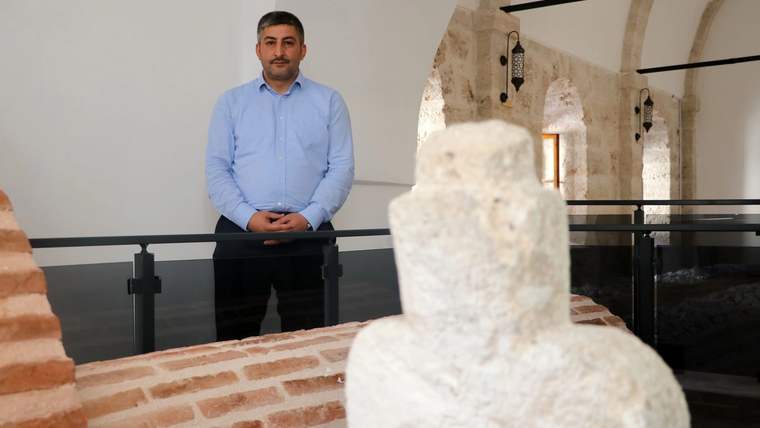 Sivas’ta Tarihî Keşif: Şemsi Sivas-i Türbesi’nde Kayıp Mezar Taşı Bulundu!