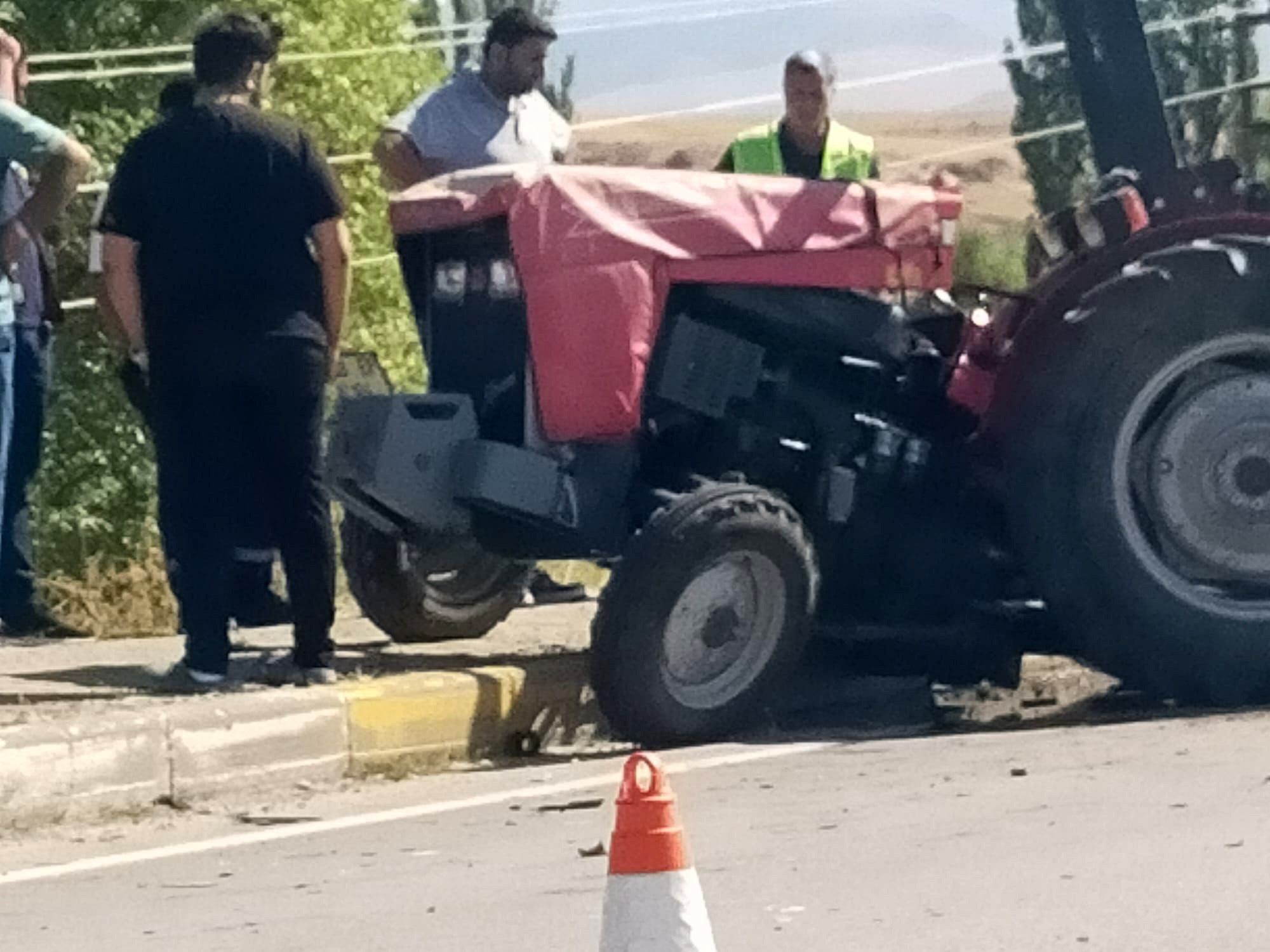 Sivas'ın İmranlı İlçesinde Meydana Gelen Trafik Kazasında 3 Yaralı