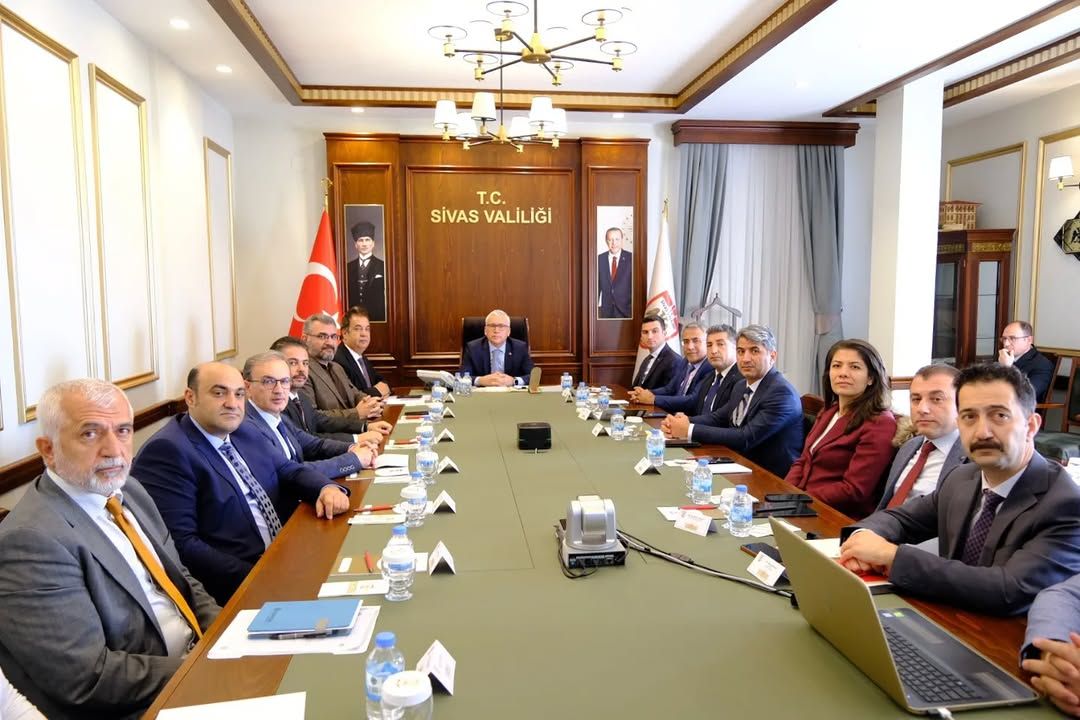 Sivas'ta Yeni Hastane İnşaatı Gündemde: Vali Şimşek Başkanlığında Değerlendirme Toplantısı Yapıldı