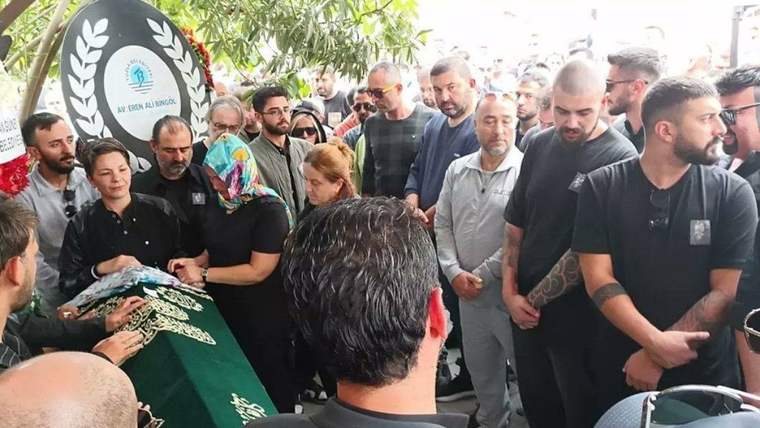 Telefonundaki Aramalar Şoke Etti!