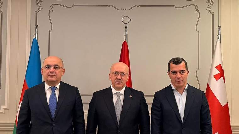 Türkiye, Azerbaycan ve Gürcistan Gümrük İş Birliğini İstanbul'da Masaya Yatırdı