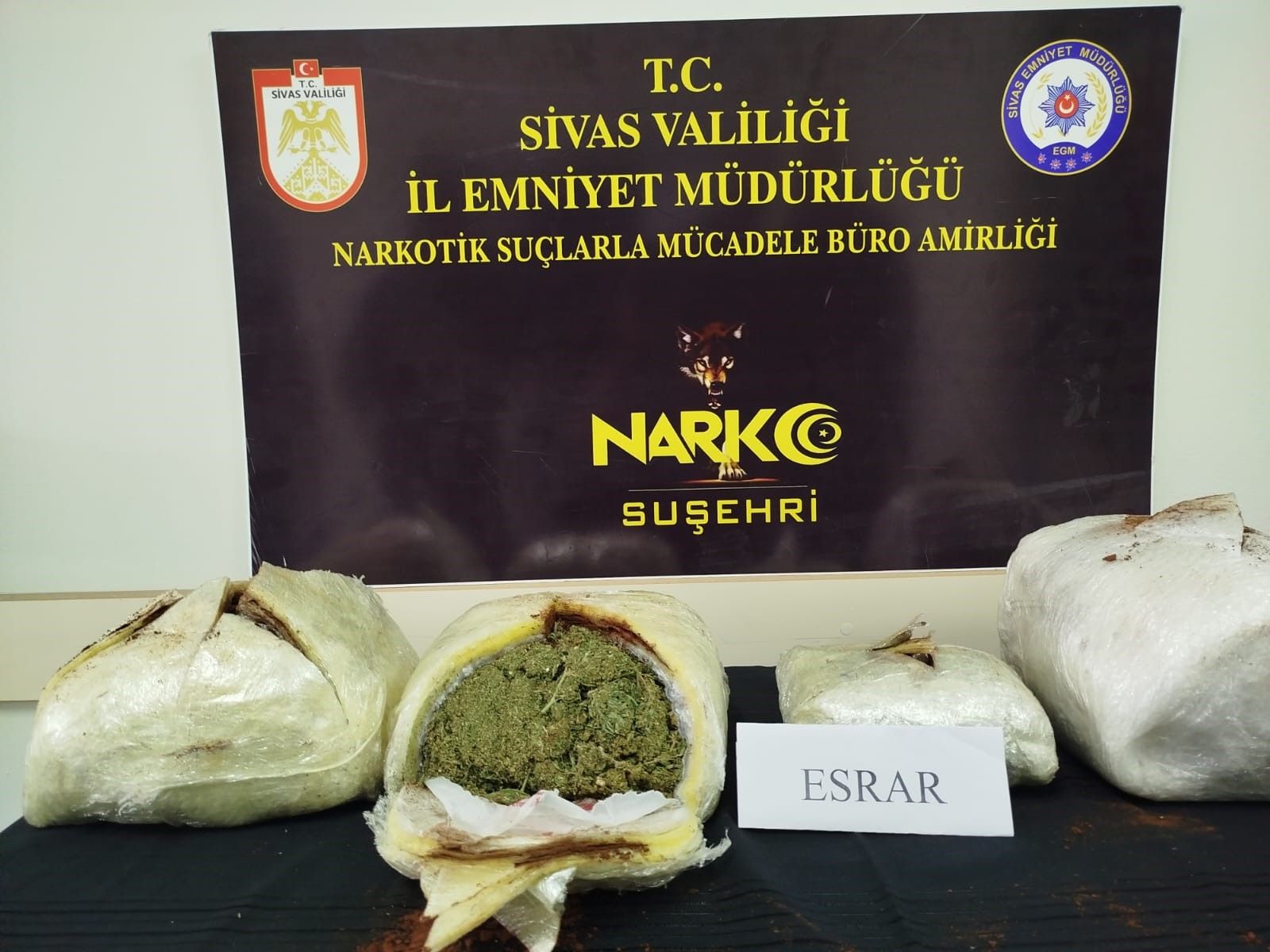 Sivas’ta 5 Kilo 100 Gram Esrar Ele Geçirildi: 2 Kişi Tutuklandı