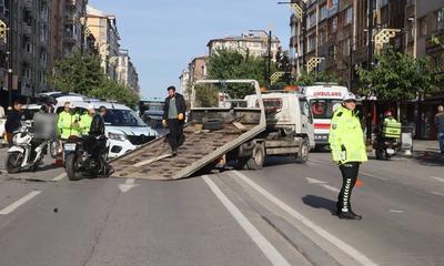 Sivas Motosiklet Kazası: İki Sürücü Yaralandı, Dehşet Anları Kamerada