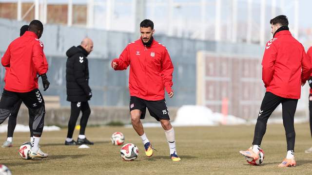 Özbelsan Sivasspor’da Pendikspor Mesaisi Hız Kesmiyor: Taktik Ağırlıklı Antrenman