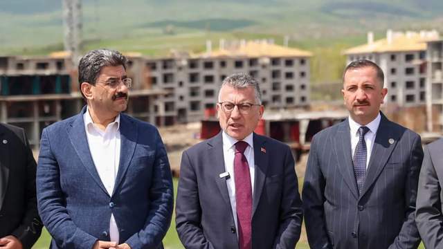 Abdullah Güler İmranlı’da: TOKİ Projesi ve Yeni Kapalı Pazar Yeri Hizmete Kazandırıldı