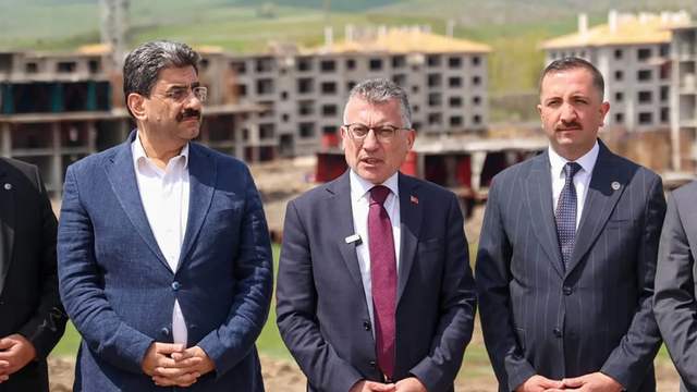 Abdullah Güler İmranlı’da: TOKİ Projesi ve Yeni Kapalı Pazar Yeri Hizmete Kazandırıldı