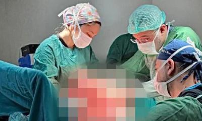 Sivas’ta 77 Yaşındaki Hastadan 8 Kiloluk Dev Tümör Çıkarıldı