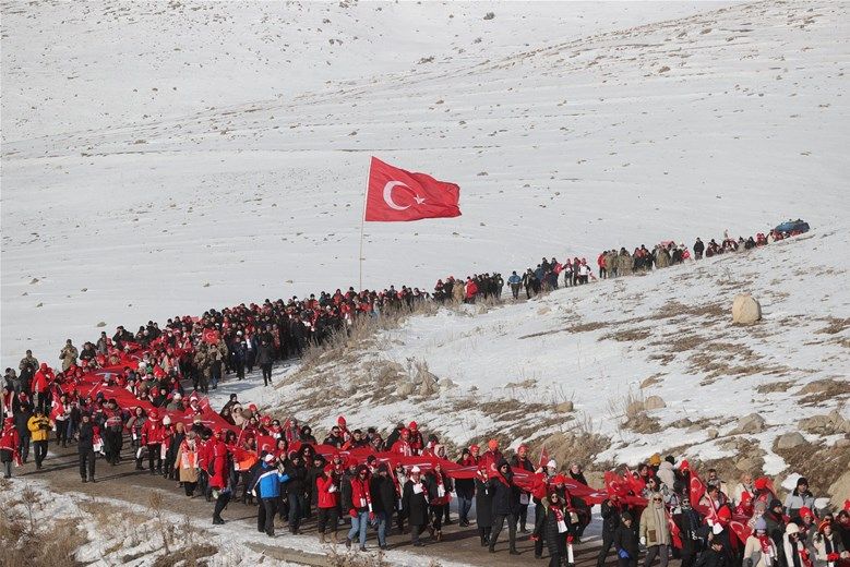 Türkiye Sarıkamış'ta Şehitler İçin Yürüdü - Birlik Haber Ajansı