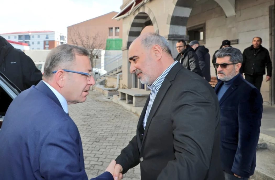 Kars Valisi Ziya Polat, kanaat önderi Seyit Ahmet Erdem'e taziye ziyaretinde bulundu - Birlik Haber Ajansı