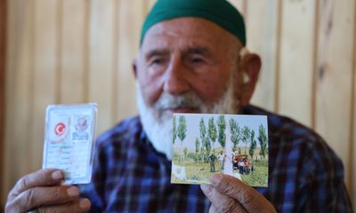 100 Yaşındaki Sivaslı Mahmut Şimşek’ten Sağlık Sırrı: “Her Gün Yoğurt ve Tereyağı Yiyorum”