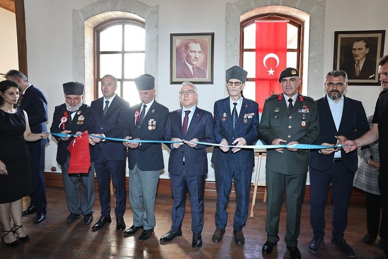 Sivas'ta Gaziler Günü Coşkusu: Kıbrıs Gazisi Bahri Şahin'in Yağlı Boya Sergisi Açıldı