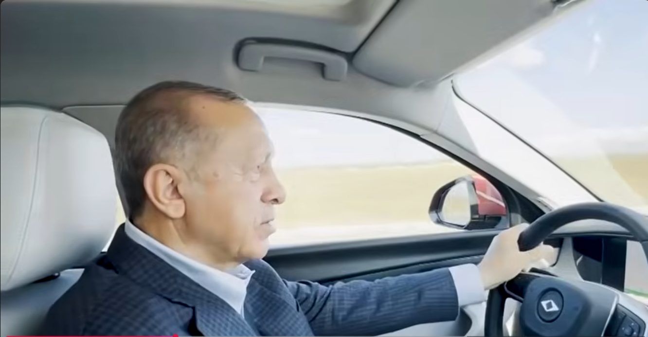 AK Parti’den 25. Yıl Mesajı: “Milletin Hikâyesi” Videosuyla Çeyrek Asırlık Yolculuk