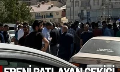 Hakkari'de Fren Bozulması: Çekici 6 Araca Çarptı