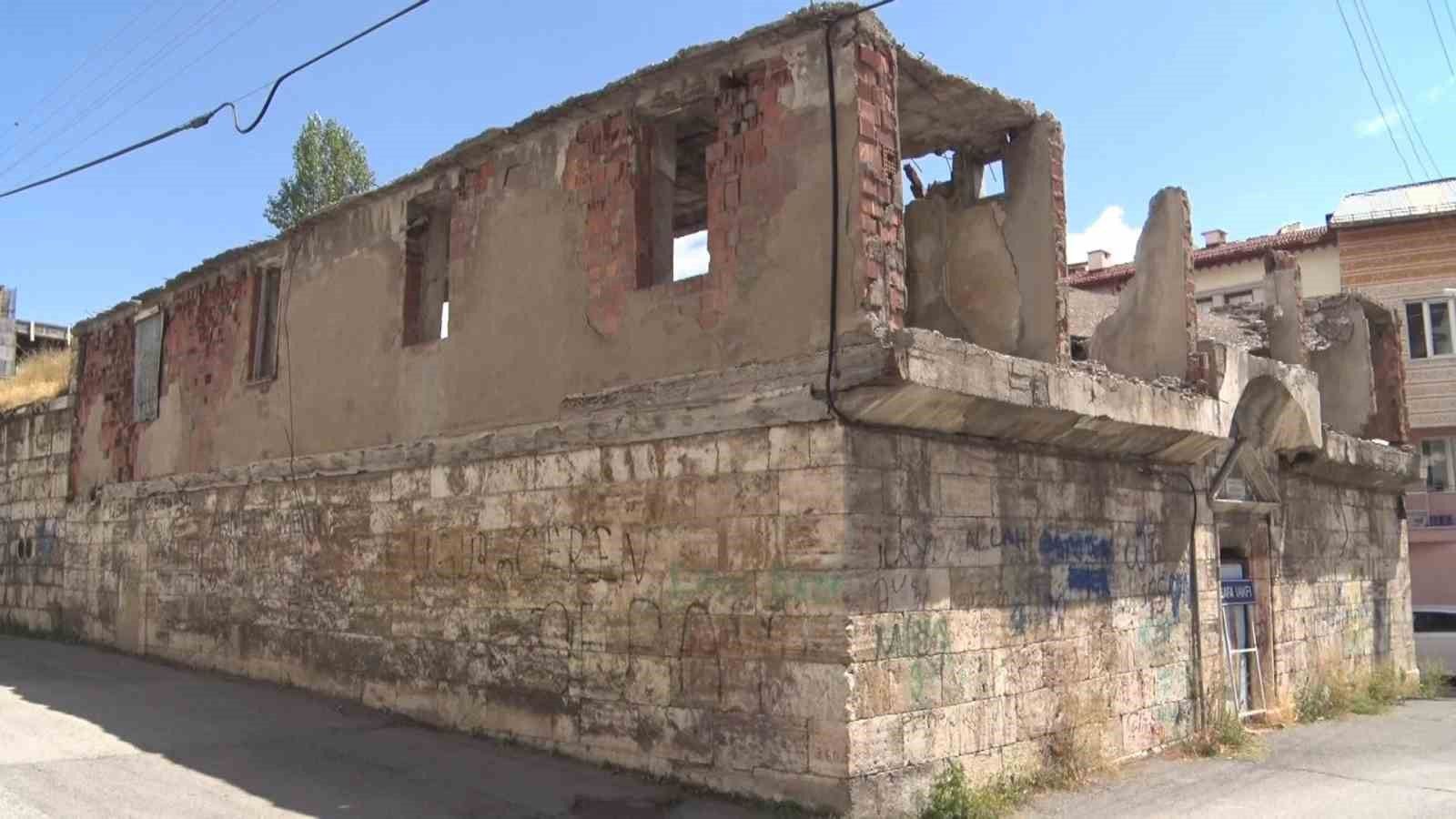 Akdeğirmen Mahallesi’ndeki Şirin Hamamı için restorasyon gündemde