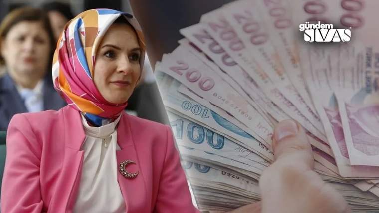 Bir kadın, elinde banknotlar tutuyor; arka planda başka insanlar yer alıyor.