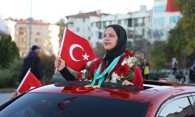 Sivas'ın Wushu Şampiyonu Afra Kılınç, Dünya Başarısıyla Memleketinde Coşkuyla Karşılandı