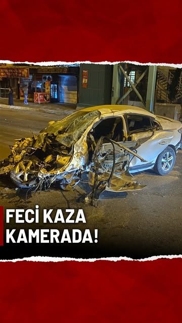 Şanlıurfa'da Feci Kaza: Otomobil Üst Geçidin Merdivenlerine Çıktı, Sürücü Hayatını Kaybetti