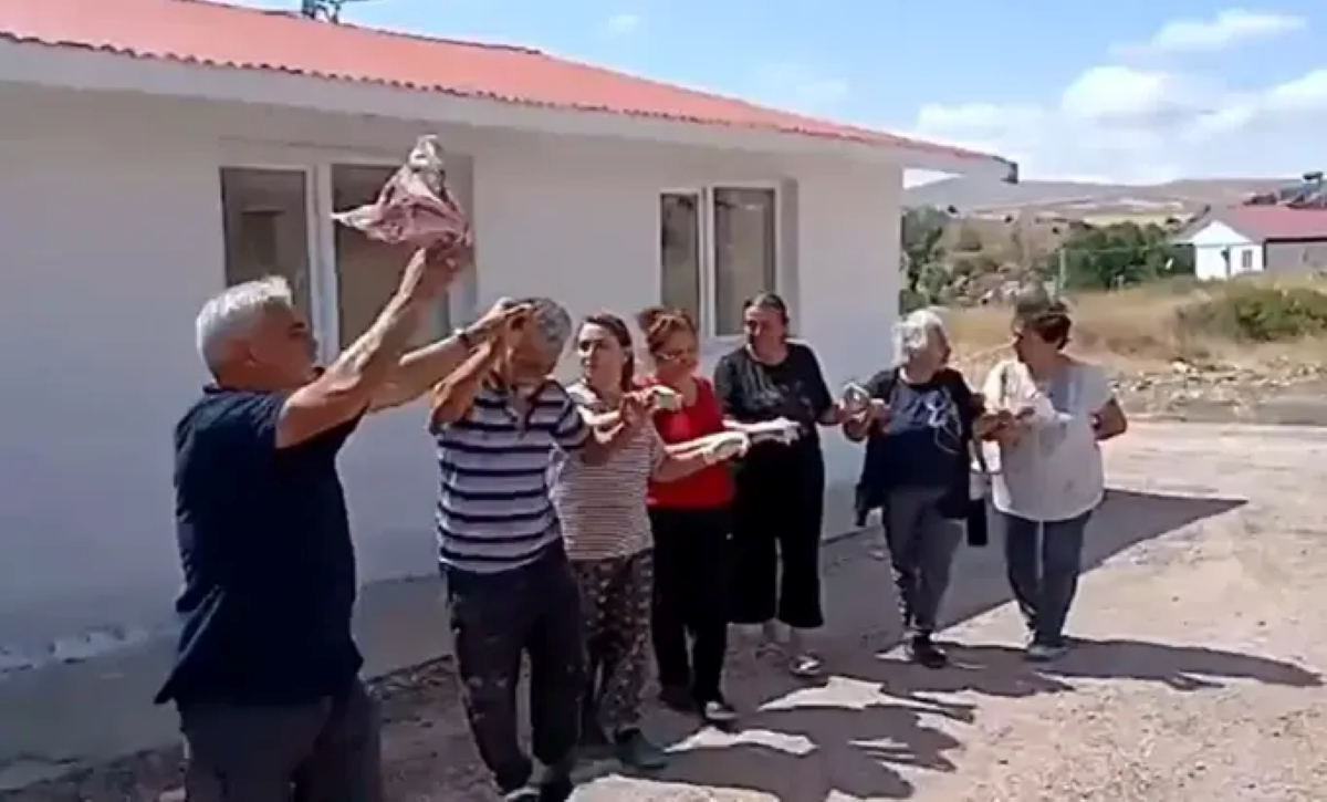 Kangal’da 50 Yıllık Okulu Köylüler Yeniledi