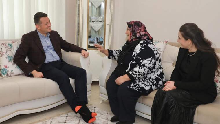 Alanya Kaymakamı Ürkmezer, Şehit Zekeriya Zincirli‘nin ailesini ziyaret etti - Birlik Haber Ajansı