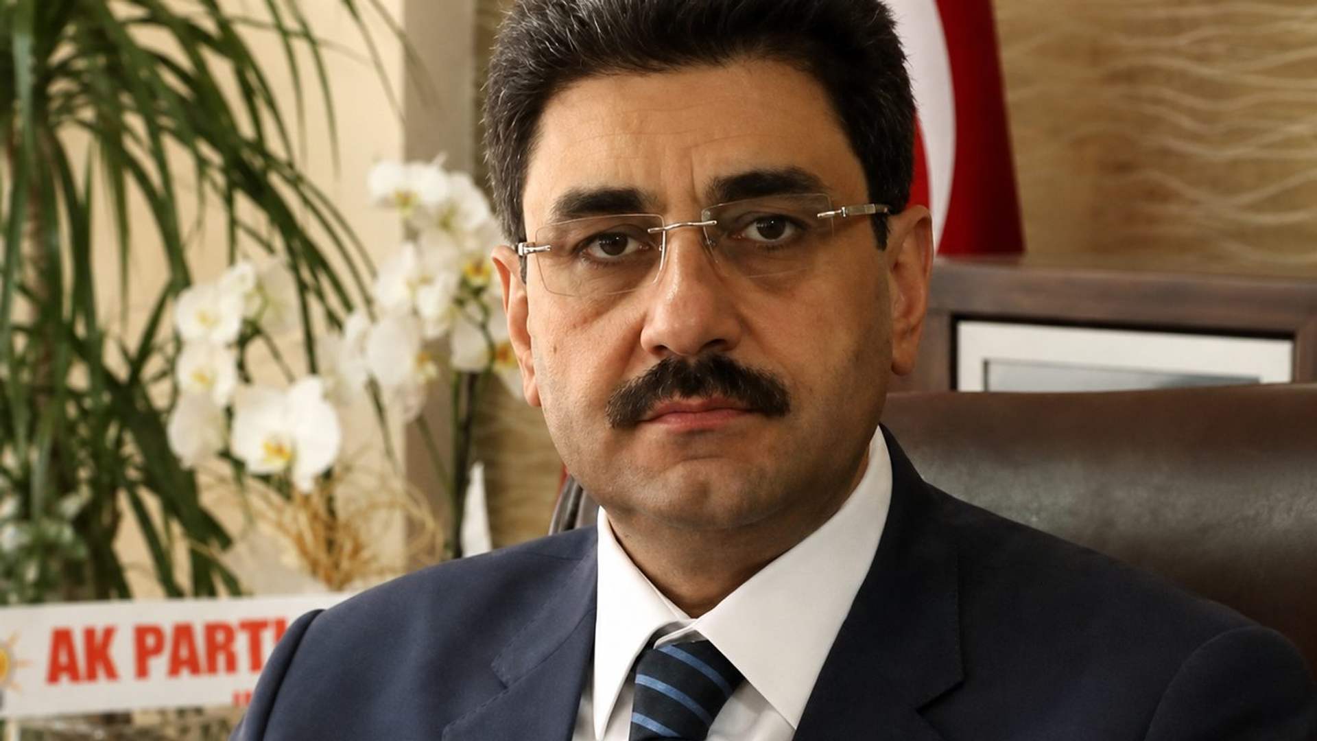AK Parti Sivas Milletvekili Hakan Aksu, Mevlid Gecesi’nde birlik, huzur ve kardeşlik dileklerini paylaştı.