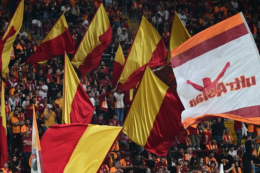 Galatasaray Taraftarından Dev Destek: 50.000 Aslan Omuz Omuz!
