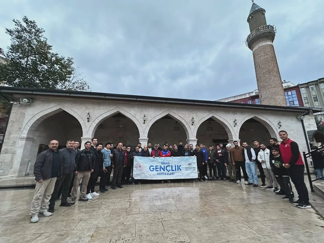 Sabah Namazında Buluşan Gençler, Sivas'ta Maneviyatı Tazeledi