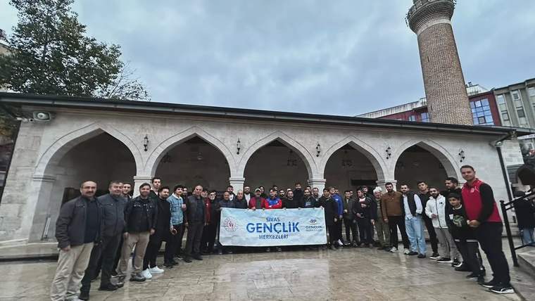 Sabah Namazında Buluşan Gençler, Sivas'ta Maneviyatı Tazeledi