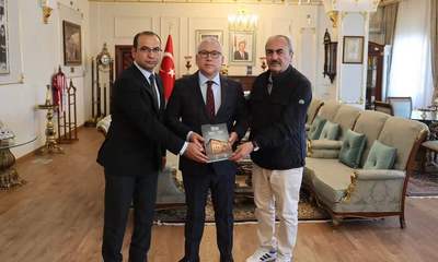 Vali Yılmaz Şimşek'e 'Sivas' Kitabının Genişletilmiş İkinci Baskısı Takdim Edildi