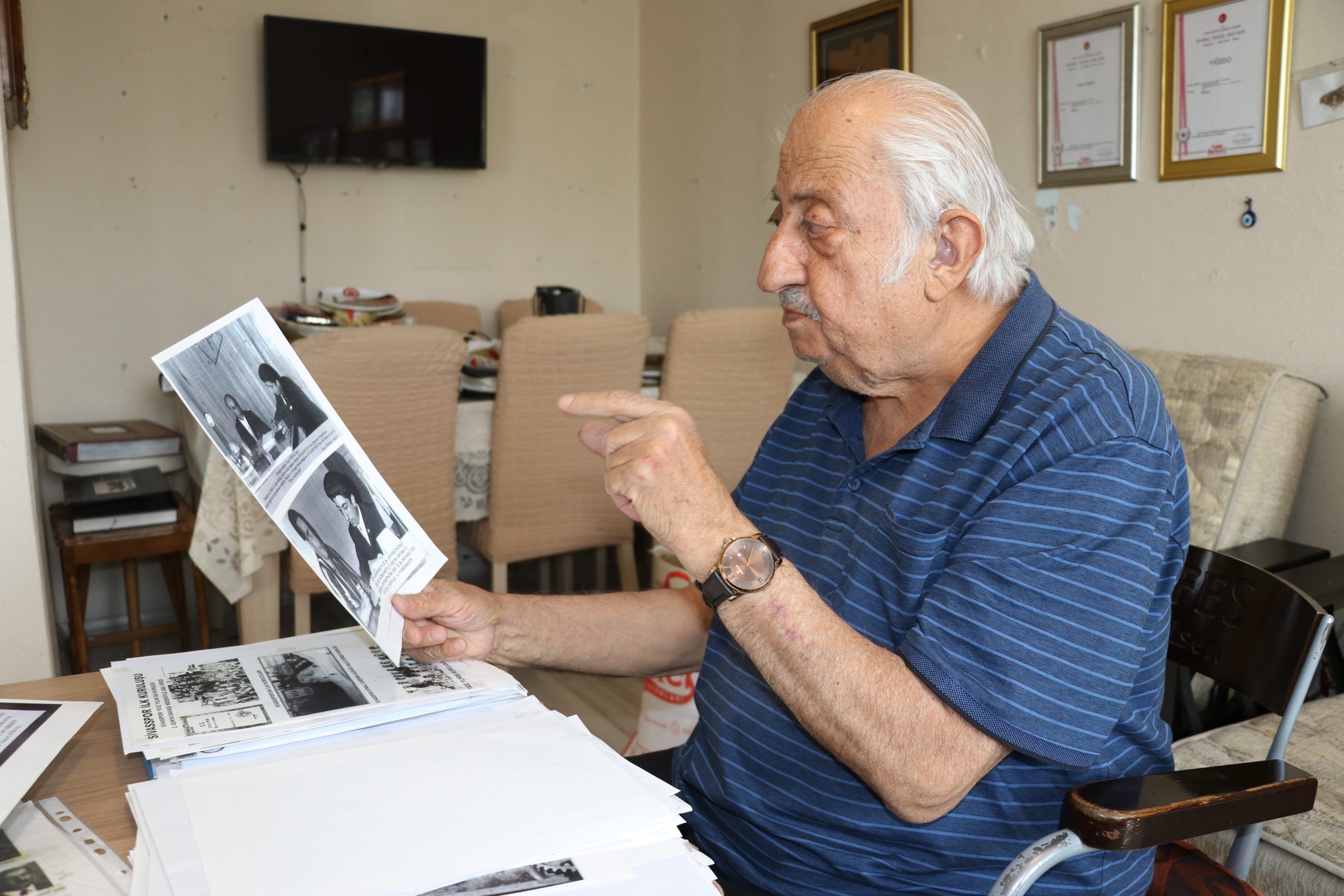 Sivas'ın Duayen Gazetecisi Yücel Yönal: “Sivas’ta Sadece 3 Taksi Vardı, Köylere Eşekle Giderdik”