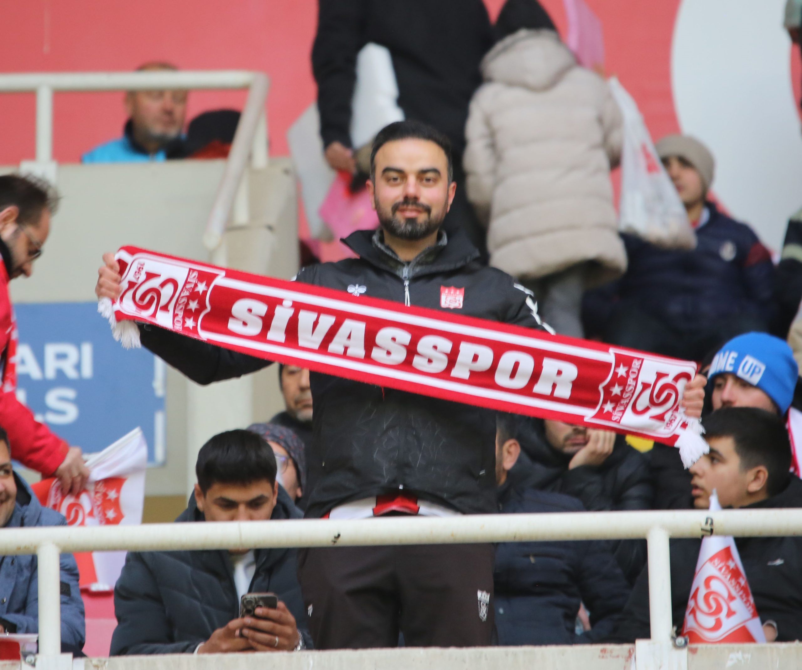 Sivassporlu Taraftarlardan Fenerbahçe Maçına Yoğun İlgi: 27 Bin Kişilik Stat Coşkusu